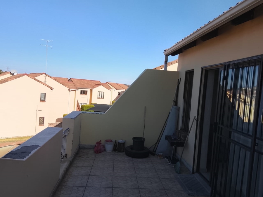 2 Bedroom Property for Sale in Mondeor Gauteng