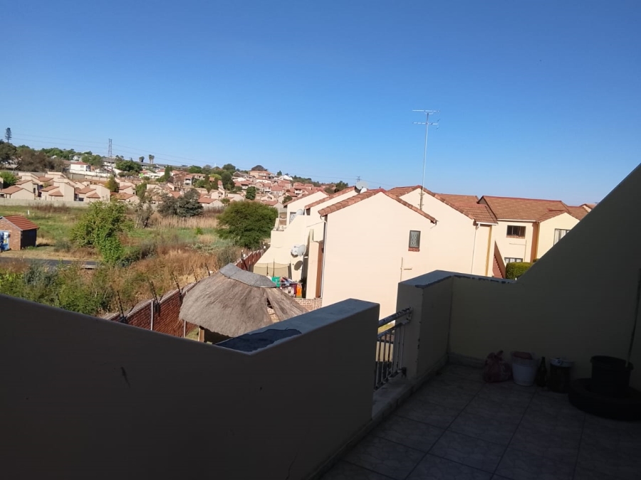 2 Bedroom Property for Sale in Mondeor Gauteng