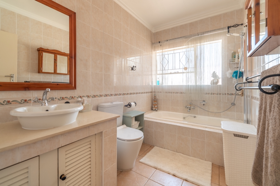4 Bedroom Property for Sale in Fairland Gauteng