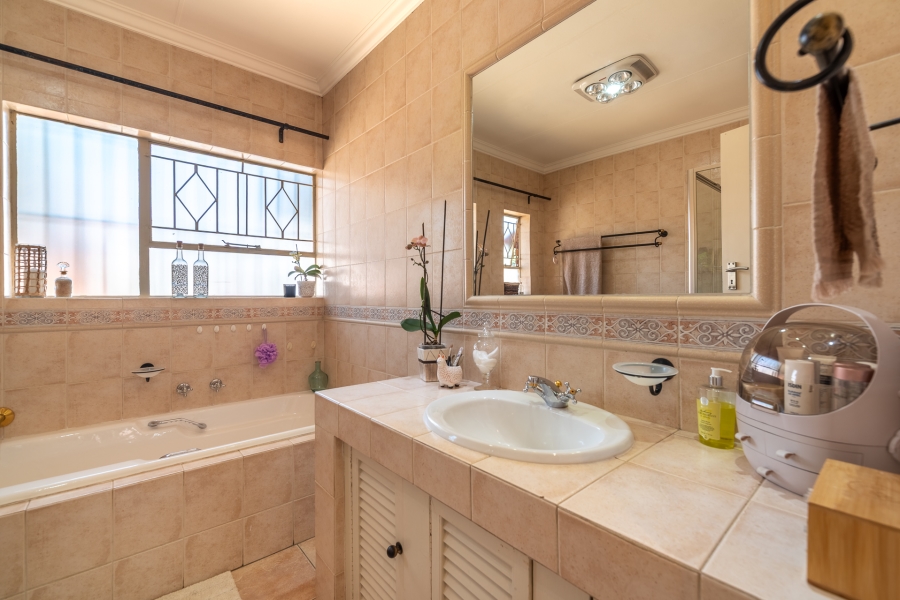 4 Bedroom Property for Sale in Fairland Gauteng
