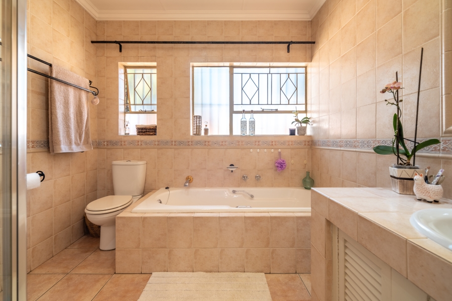 4 Bedroom Property for Sale in Fairland Gauteng