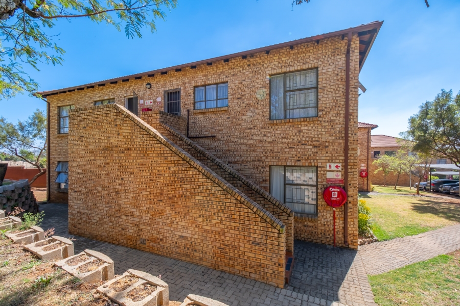 2 Bedroom Property for Sale in Amorosa Gauteng