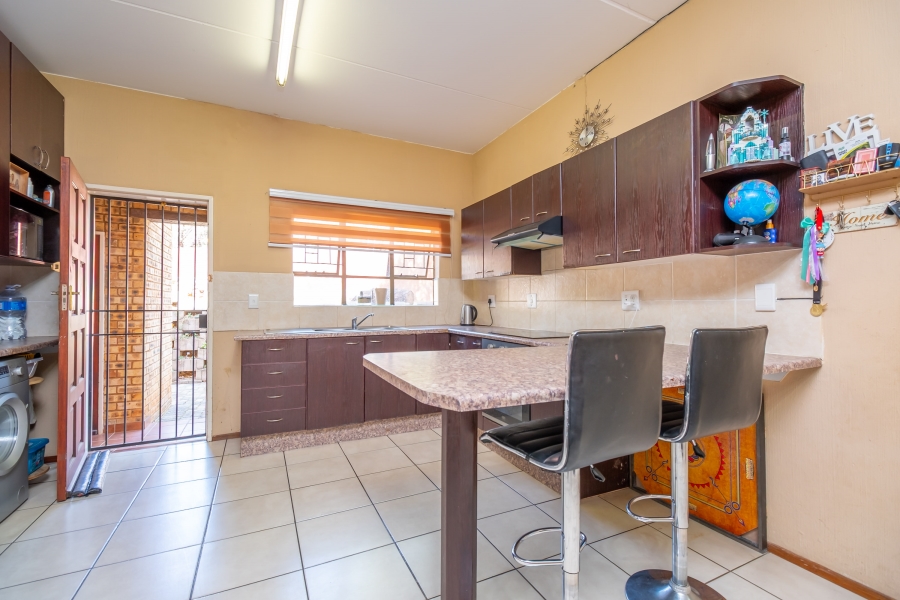 2 Bedroom Property for Sale in Amorosa Gauteng