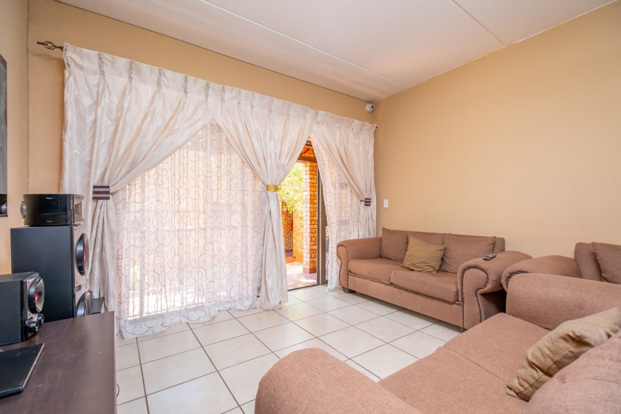 2 Bedroom Property for Sale in Amorosa Gauteng