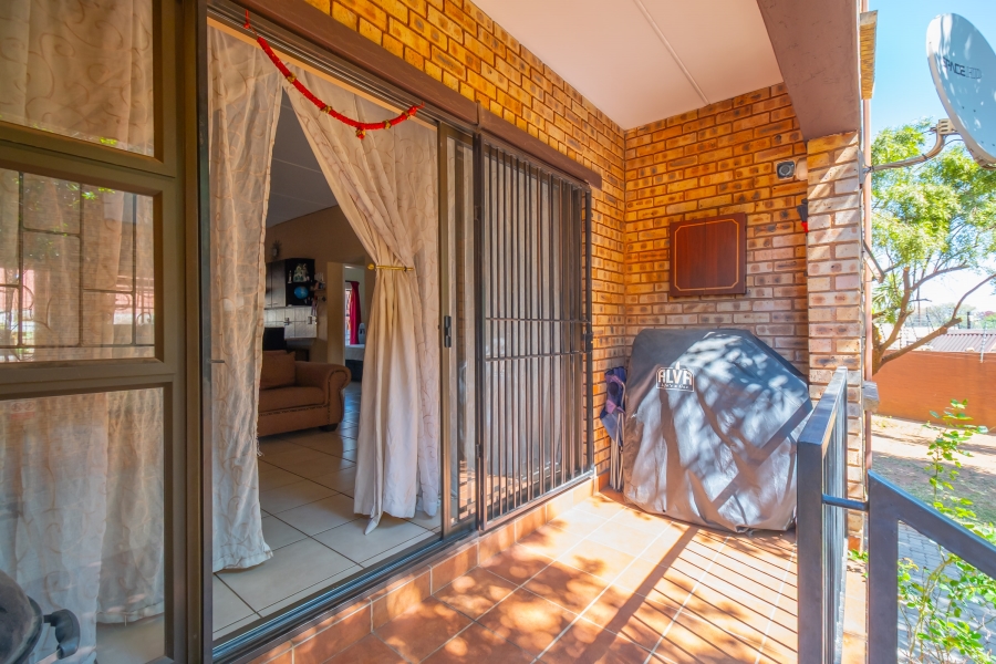 2 Bedroom Property for Sale in Amorosa Gauteng