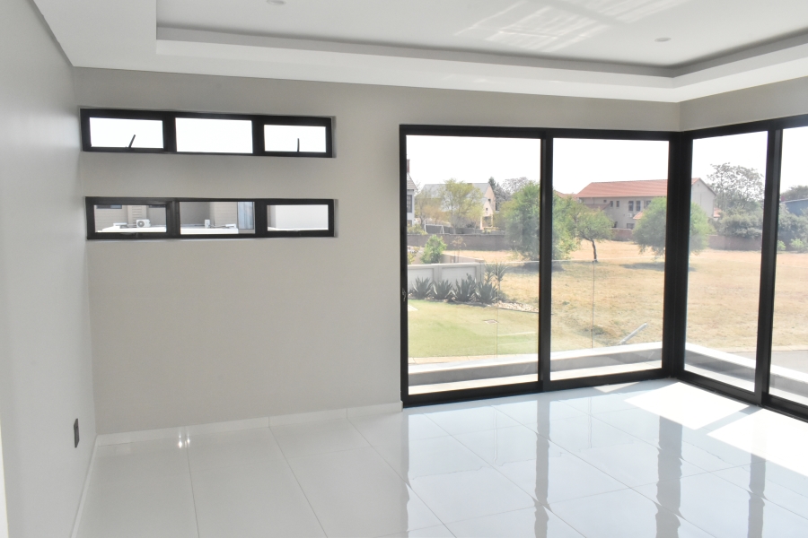 7 Bedroom Property for Sale in Silverwoods Country Estate Gauteng