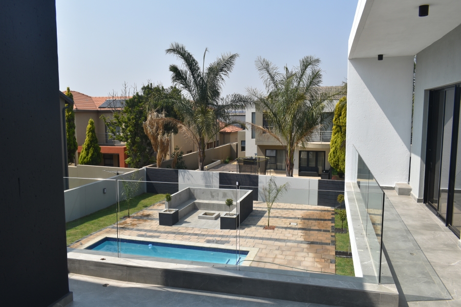 7 Bedroom Property for Sale in Silverwoods Country Estate Gauteng