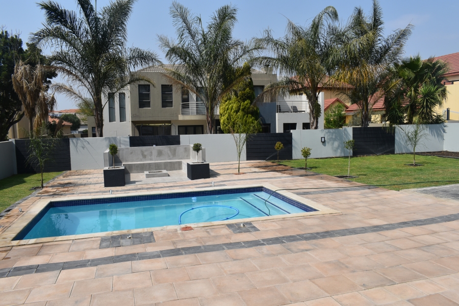 7 Bedroom Property for Sale in Silverwoods Country Estate Gauteng