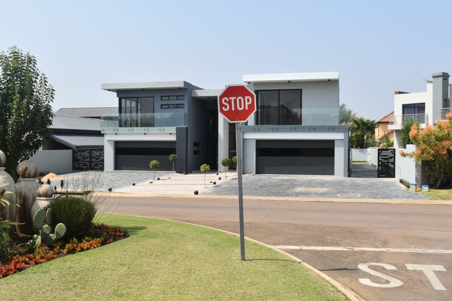 7 Bedroom Property for Sale in Silverwoods Country Estate Gauteng