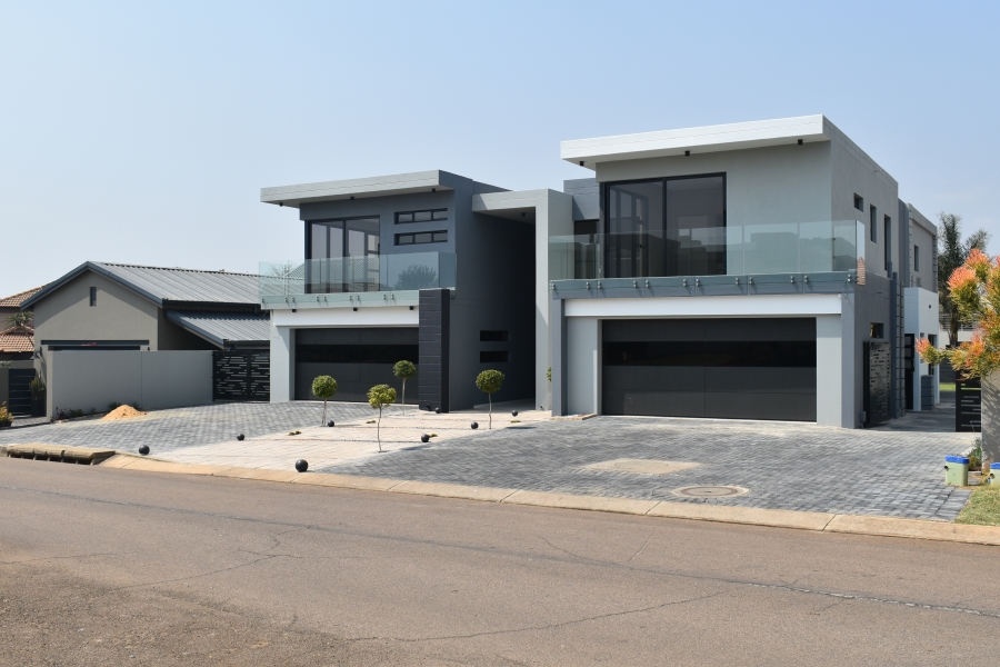 7 Bedroom Property for Sale in Silverwoods Country Estate Gauteng