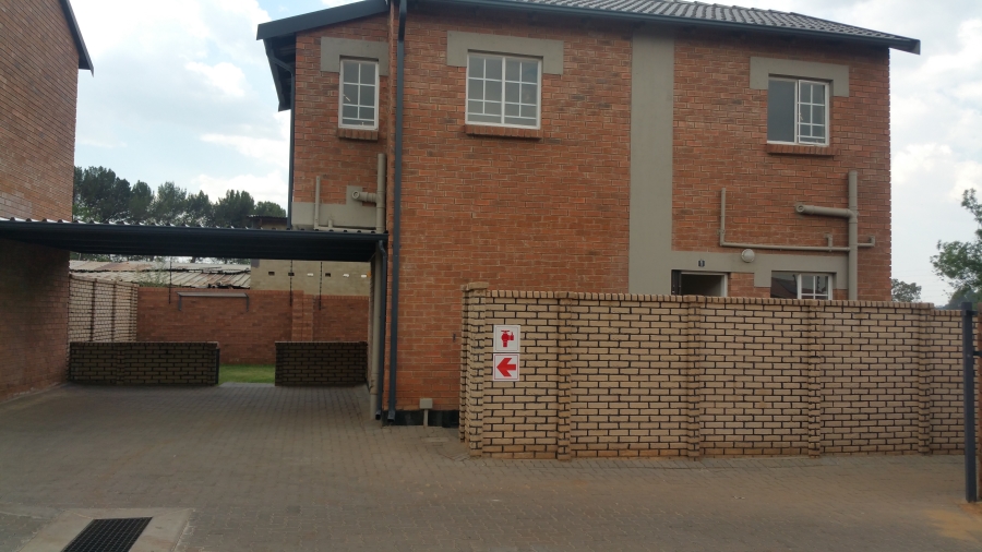 2 Bedroom Property for Sale in Raslouw Gauteng