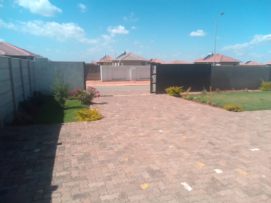 3 Bedroom Property for Sale in Azaadville Gardens Gauteng
