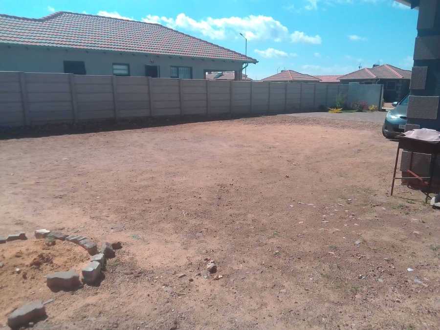 3 Bedroom Property for Sale in Azaadville Gardens Gauteng