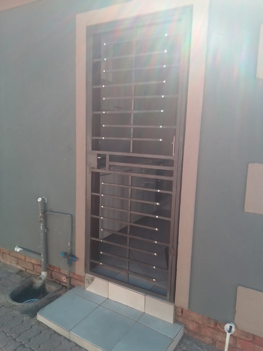 3 Bedroom Property for Sale in Azaadville Gardens Gauteng