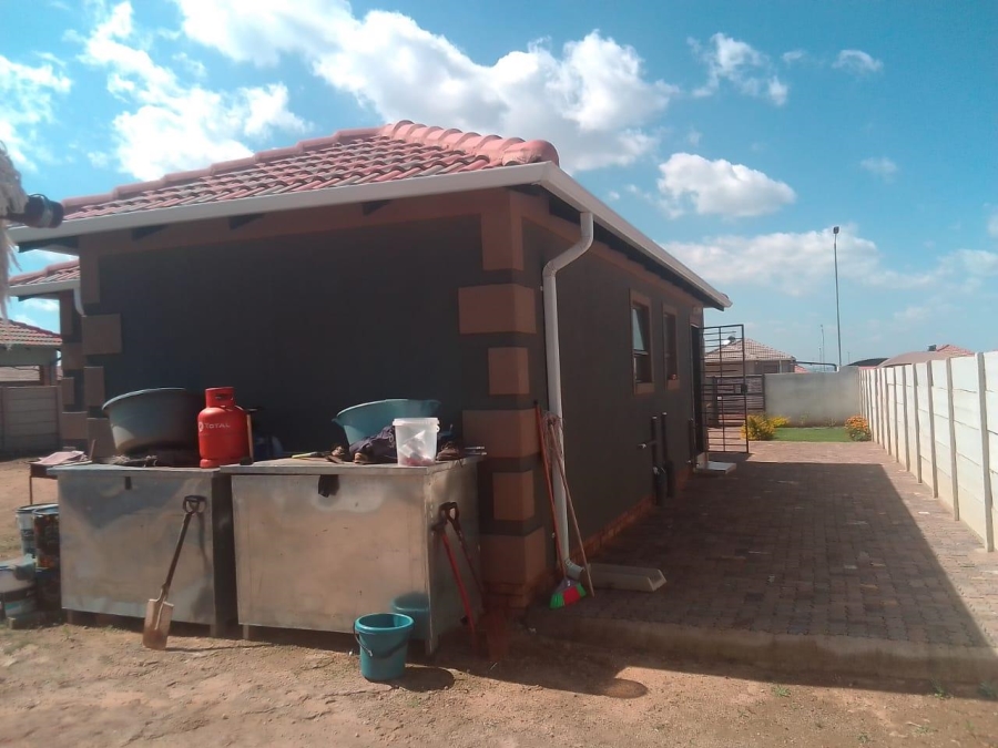 3 Bedroom Property for Sale in Azaadville Gardens Gauteng