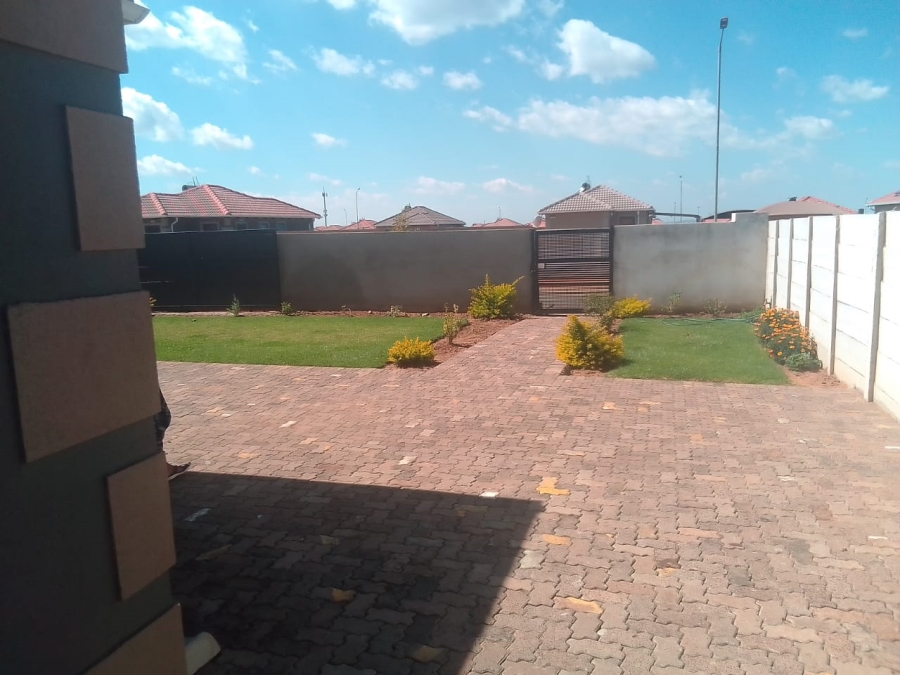 3 Bedroom Property for Sale in Azaadville Gardens Gauteng