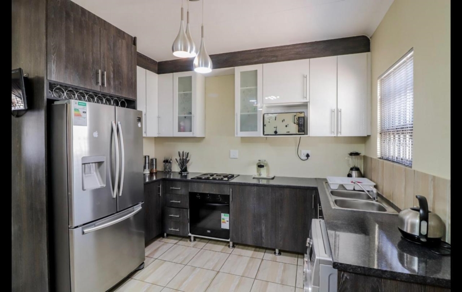 3 Bedroom Property for Sale in Azaadville Gardens Gauteng