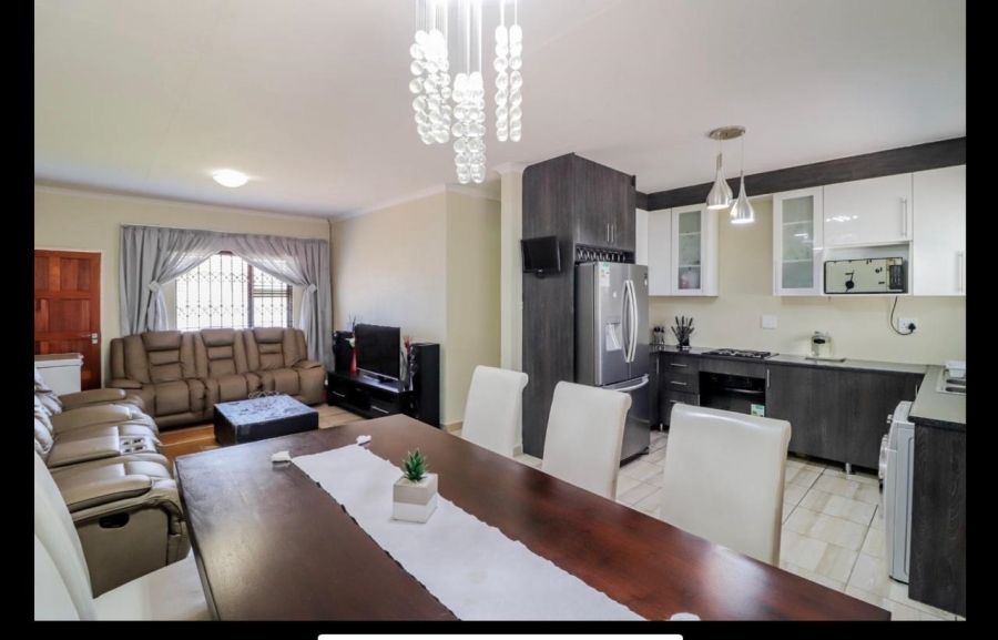 3 Bedroom Property for Sale in Azaadville Gardens Gauteng