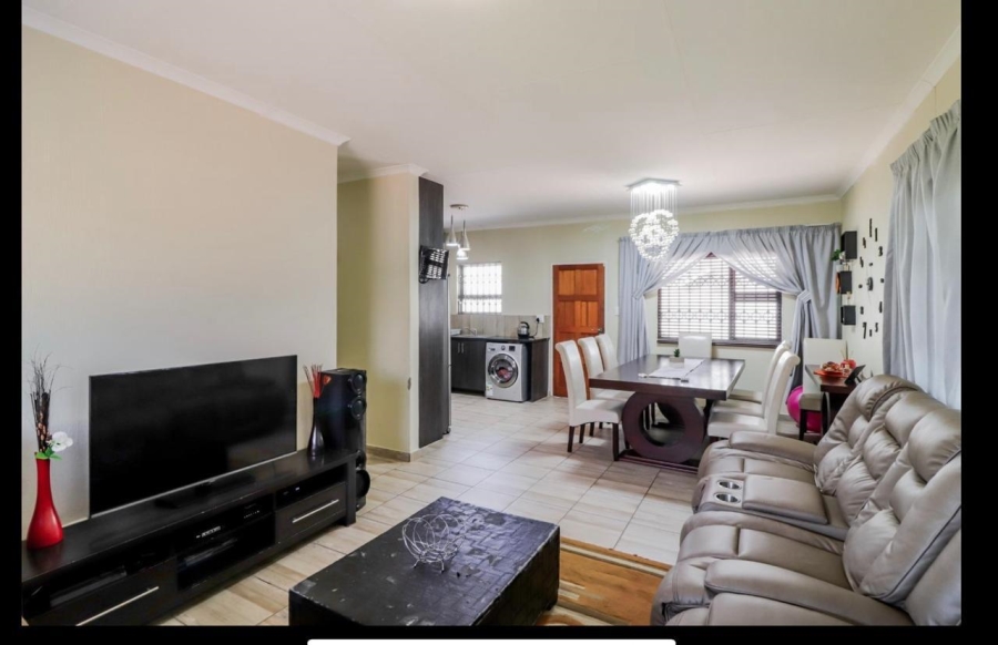 3 Bedroom Property for Sale in Azaadville Gardens Gauteng
