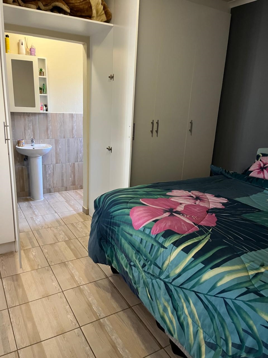 3 Bedroom Property for Sale in Azaadville Gardens Gauteng