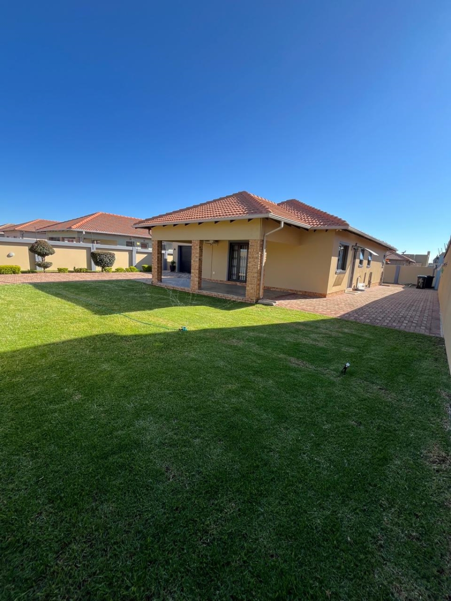 3 Bedroom Property for Sale in Azaadville Gardens Gauteng