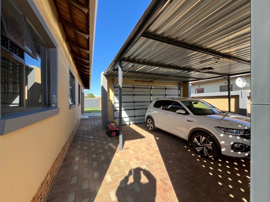 3 Bedroom Property for Sale in Azaadville Gardens Gauteng