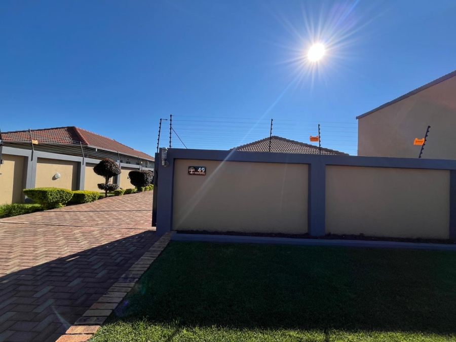 3 Bedroom Property for Sale in Azaadville Gardens Gauteng