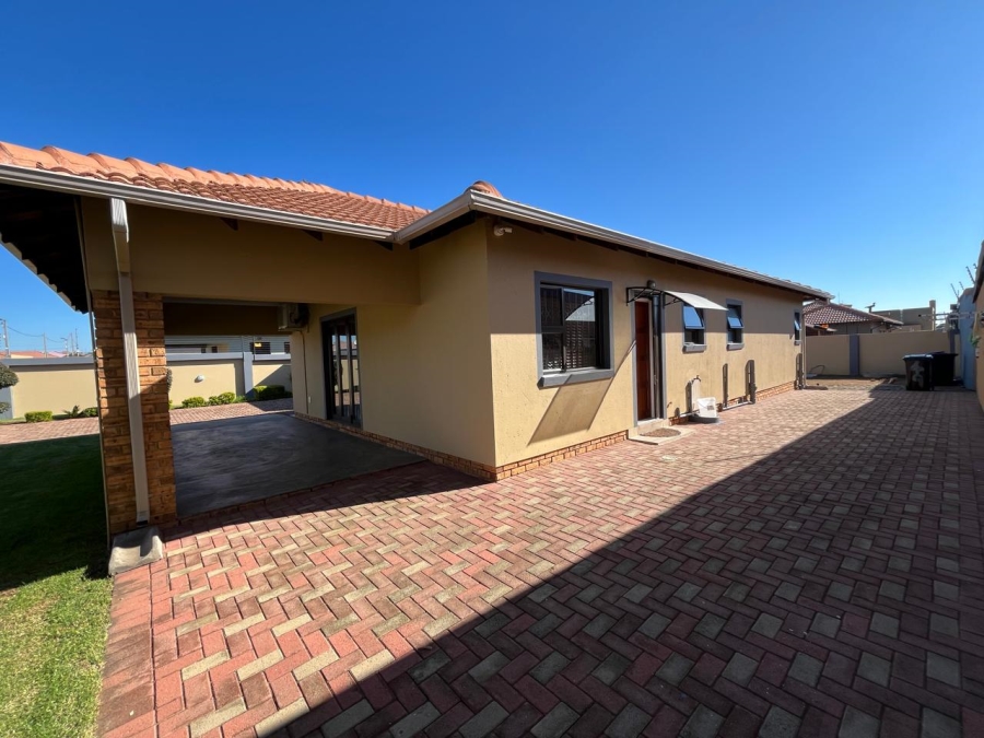 3 Bedroom Property for Sale in Azaadville Gardens Gauteng