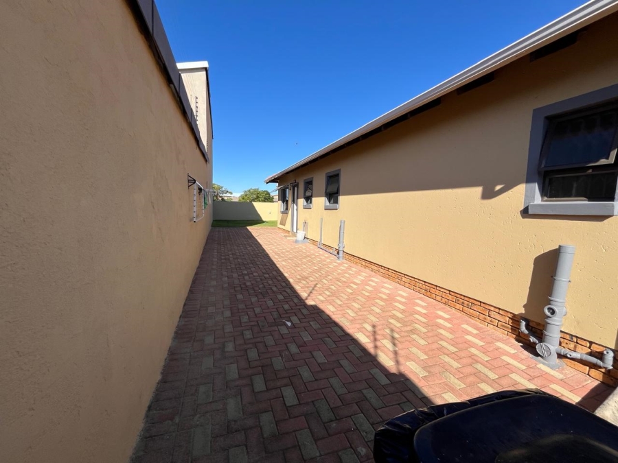 3 Bedroom Property for Sale in Azaadville Gardens Gauteng