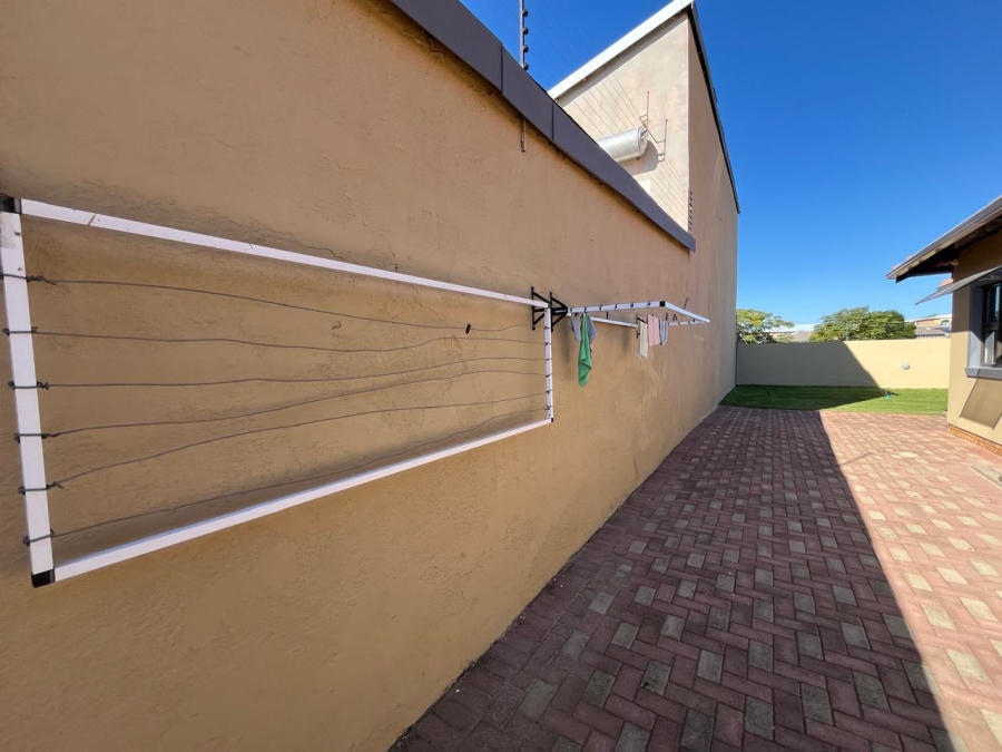 3 Bedroom Property for Sale in Azaadville Gardens Gauteng