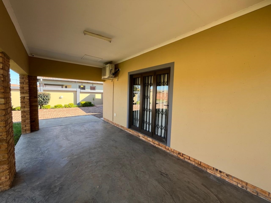 3 Bedroom Property for Sale in Azaadville Gardens Gauteng