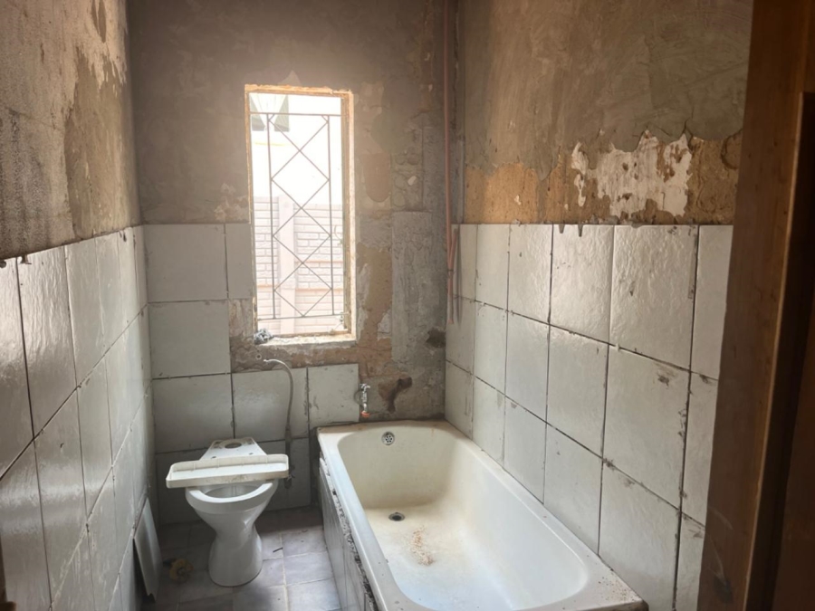 6 Bedroom Property for Sale in Randgate Gauteng