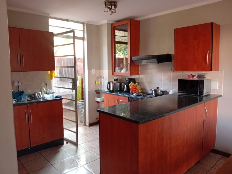 To Let 2 Bedroom Property for Rent in Die Wilgers Gauteng