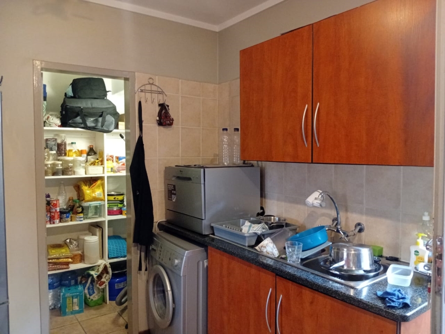 To Let 2 Bedroom Property for Rent in Die Wilgers Gauteng