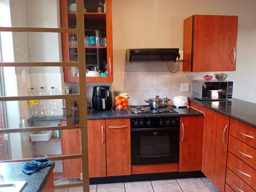 To Let 2 Bedroom Property for Rent in Die Wilgers Gauteng