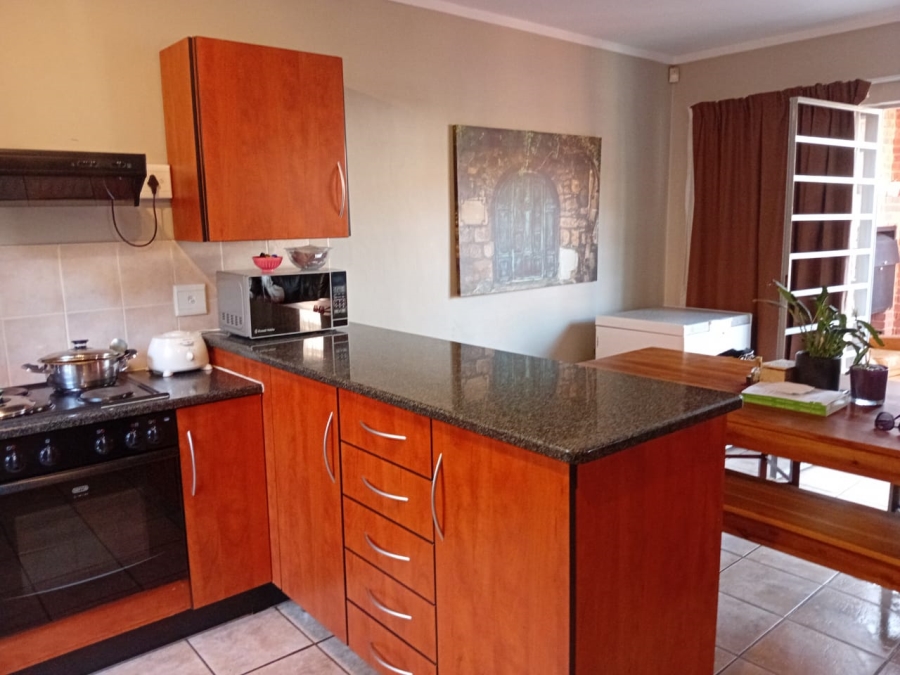 To Let 2 Bedroom Property for Rent in Die Wilgers Gauteng