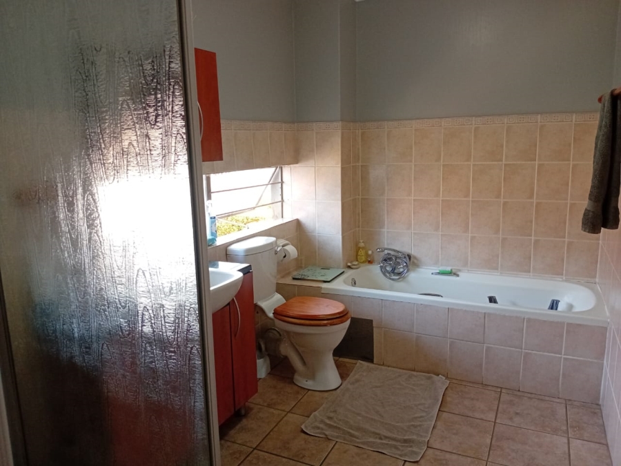 To Let 2 Bedroom Property for Rent in Die Wilgers Gauteng