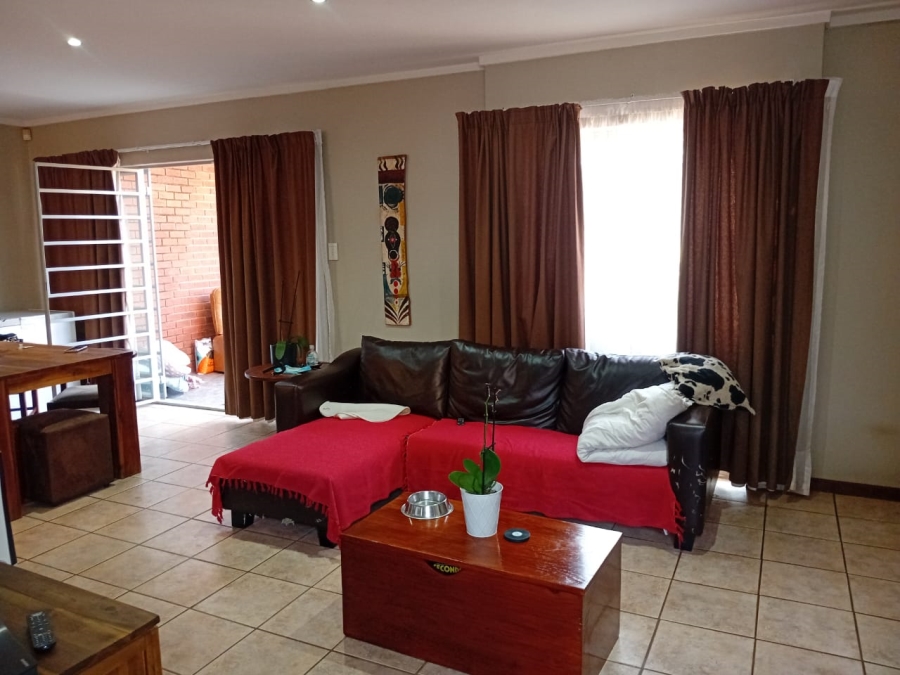 To Let 2 Bedroom Property for Rent in Die Wilgers Gauteng