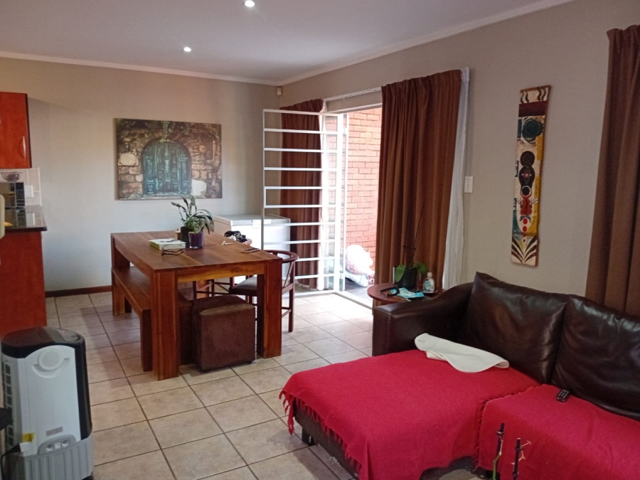 To Let 2 Bedroom Property for Rent in Die Wilgers Gauteng