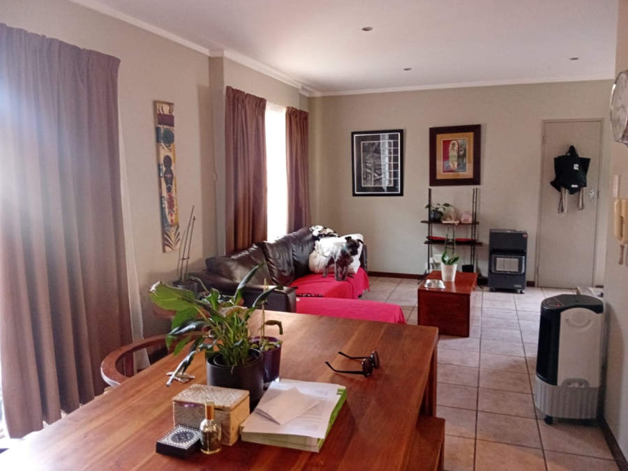 To Let 2 Bedroom Property for Rent in Die Wilgers Gauteng