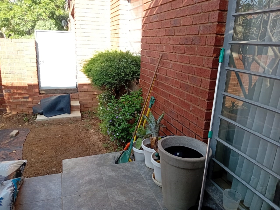 To Let 2 Bedroom Property for Rent in Die Wilgers Gauteng