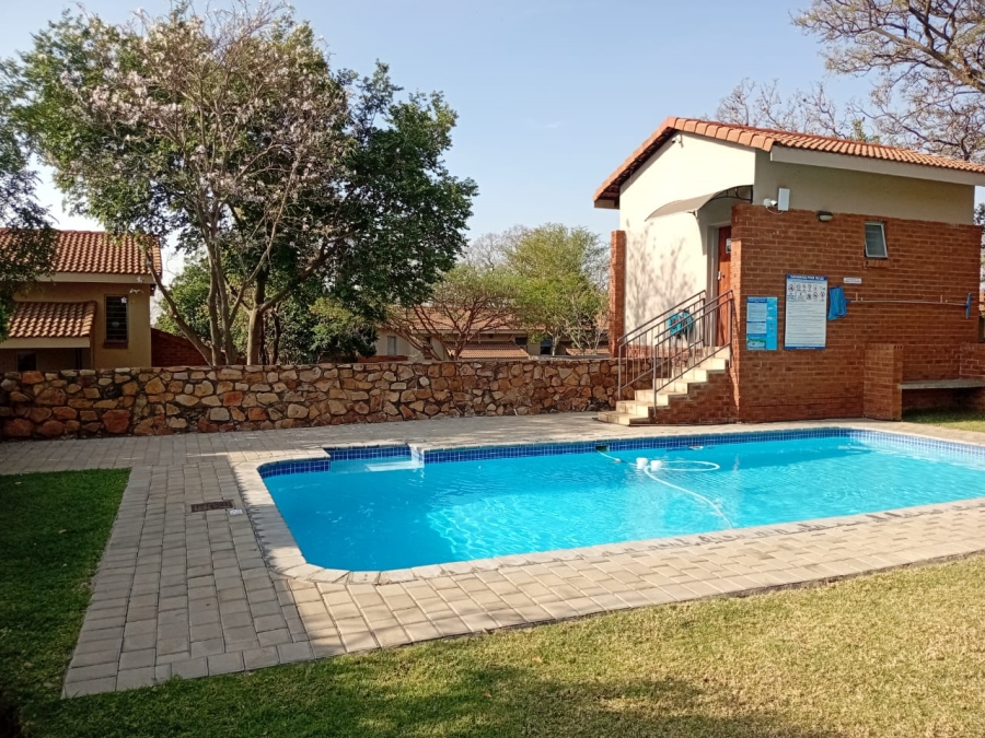 To Let 2 Bedroom Property for Rent in Die Wilgers Gauteng