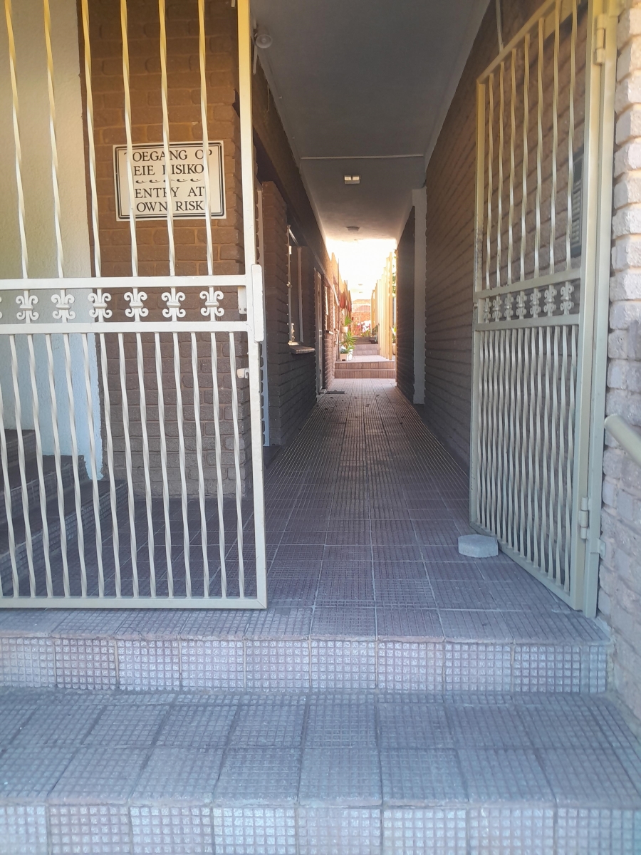 2 Bedroom Property for Sale in Greenhills Gauteng