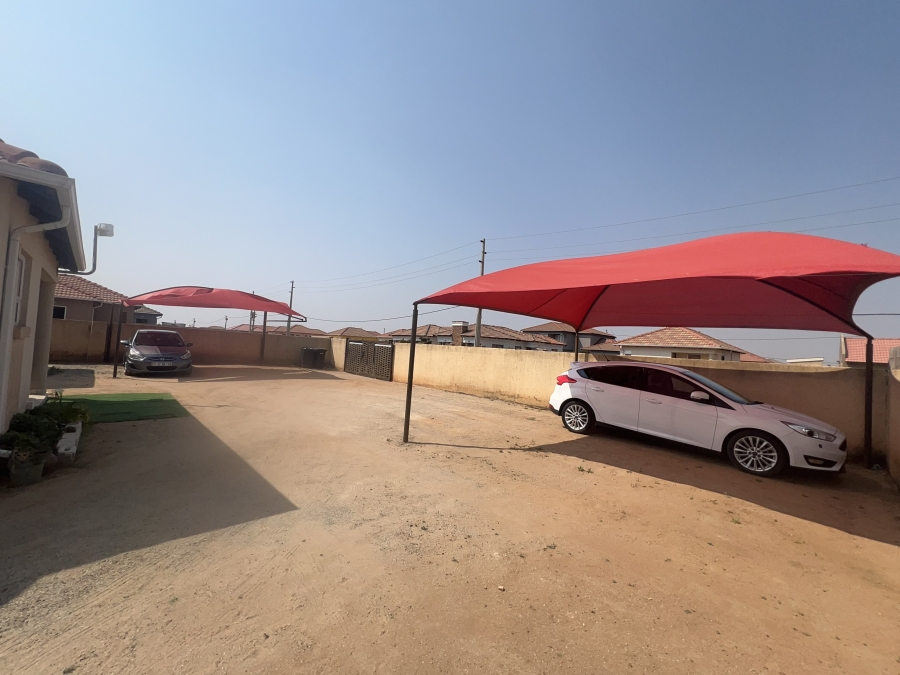 2 Bedroom Property for Sale in Azaadville Gardens Gauteng