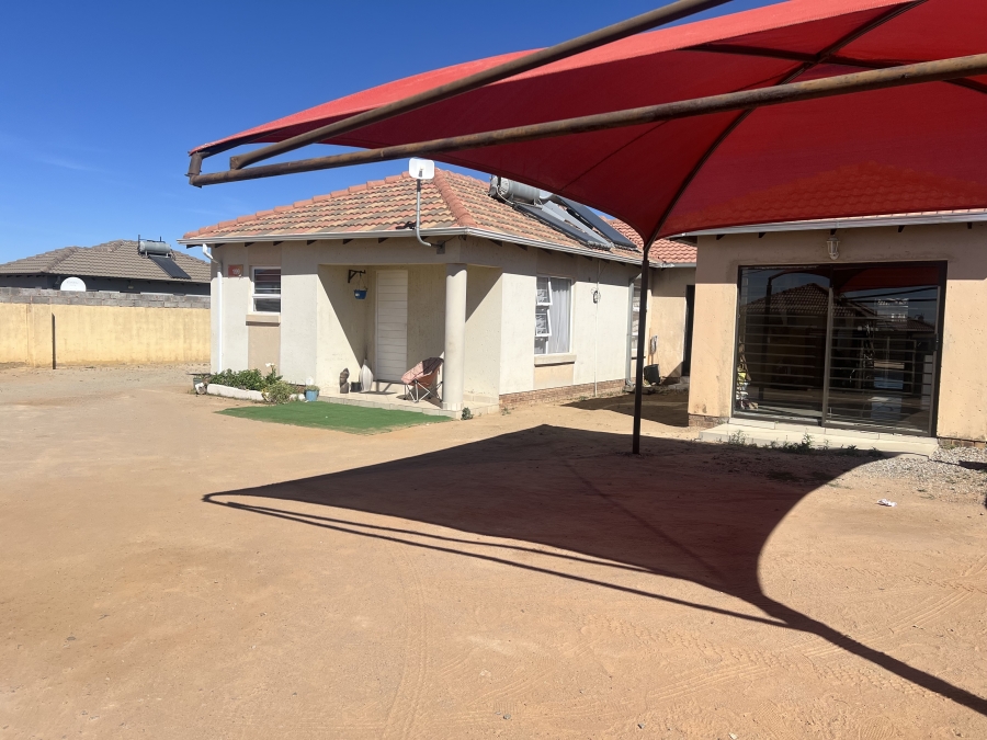 2 Bedroom Property for Sale in Azaadville Gardens Gauteng