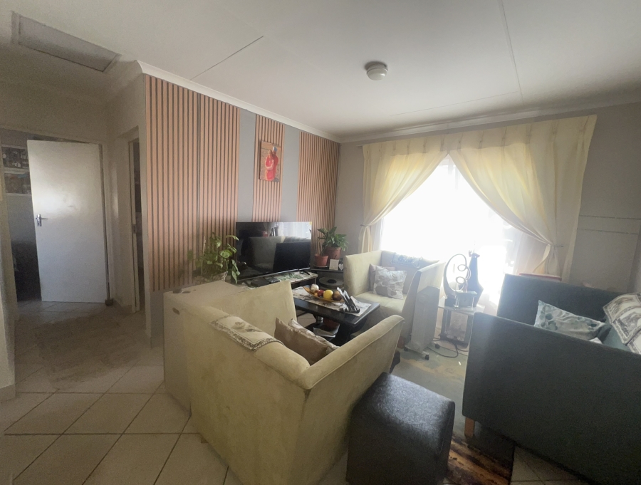 2 Bedroom Property for Sale in Azaadville Gardens Gauteng