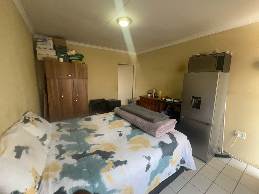 2 Bedroom Property for Sale in Azaadville Gardens Gauteng