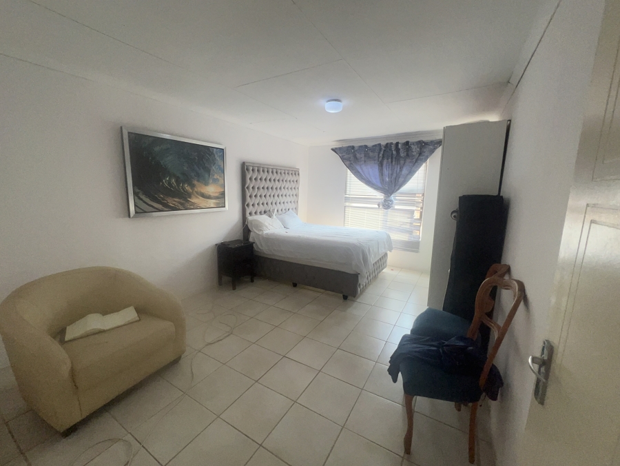 2 Bedroom Property for Sale in Azaadville Gardens Gauteng