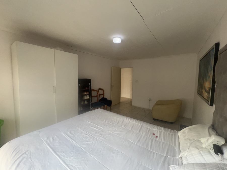 2 Bedroom Property for Sale in Azaadville Gardens Gauteng