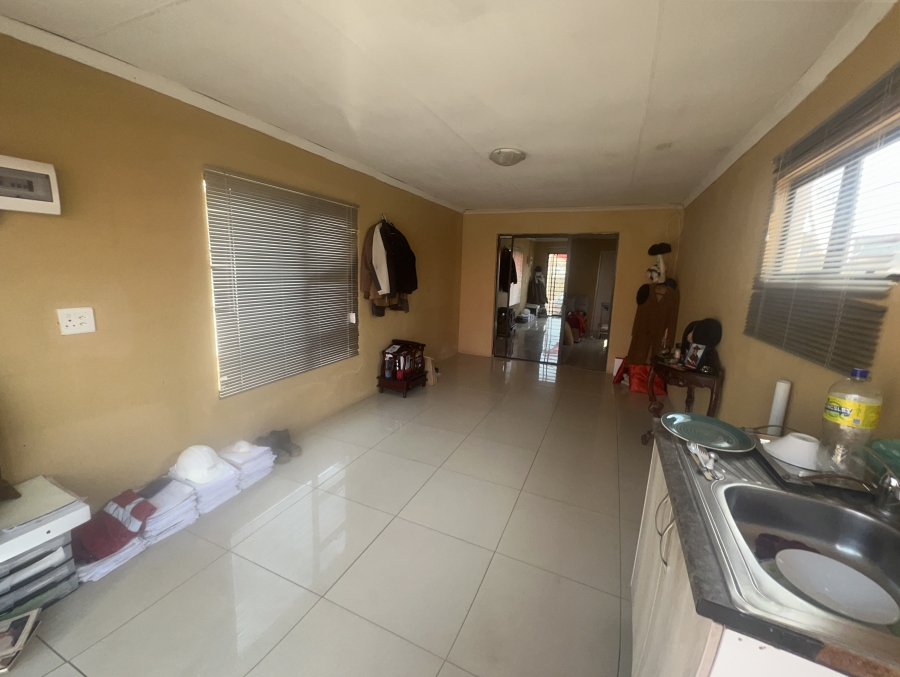 2 Bedroom Property for Sale in Azaadville Gardens Gauteng
